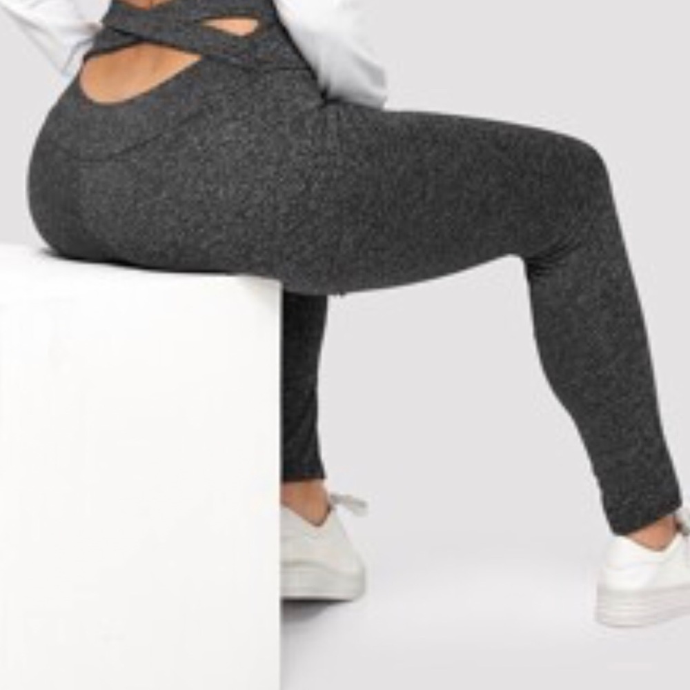 ✨🆕Criss Cross leggings